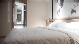 寻花偷拍-男主高价約了个长腿大奶美女..._