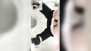 大学女厕偷拍大胆拍摄手法菊花和逼清清楚楚