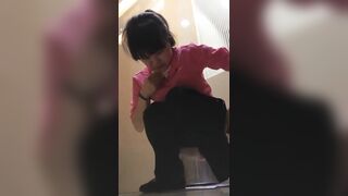 大神经典系列万达商场隔板女厕偷拍