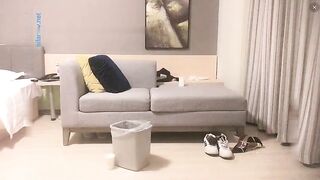 大奶骚妇口交伺候狼友沙发上激情啪啪