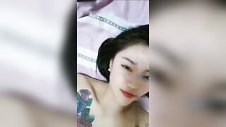 JK情趣装骚货让四眼小哥玩弄爆操